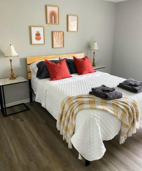 The Delores - 2 Bedroom Apt in Quilt Town, USA